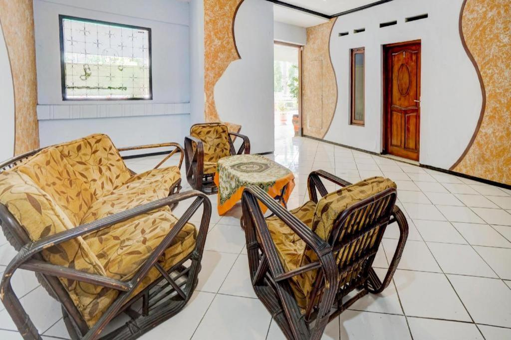 Oyo 3956 Hotel Palem 2 Syariah Malang Exterior foto