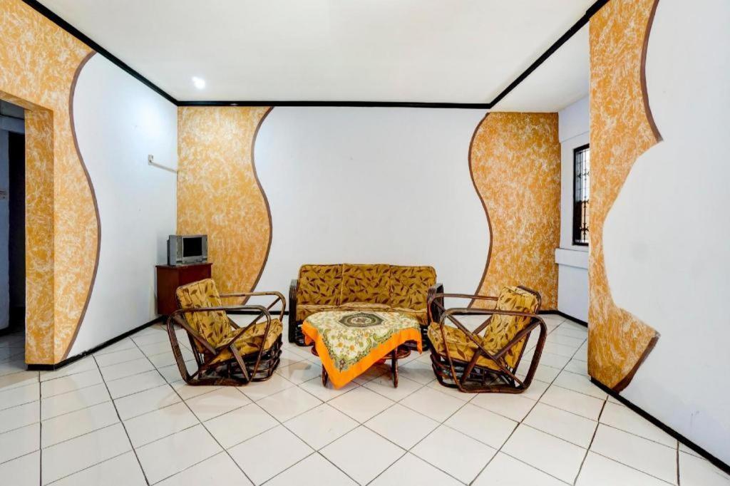 Oyo 3956 Hotel Palem 2 Syariah Malang Exterior foto