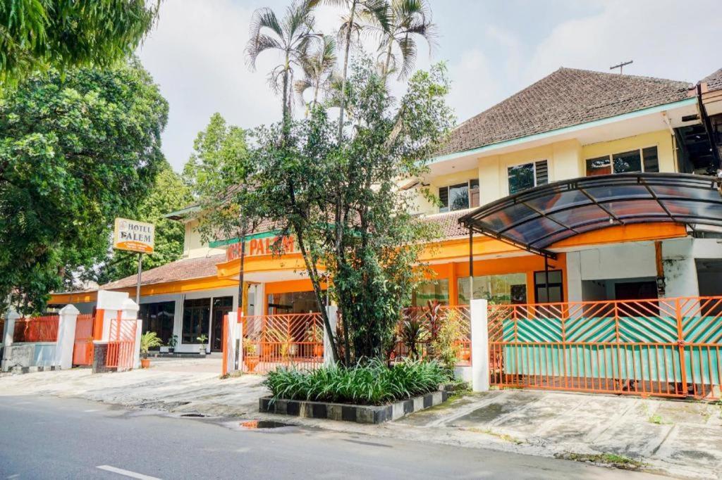 Oyo 3956 Hotel Palem 2 Syariah Malang Exterior foto